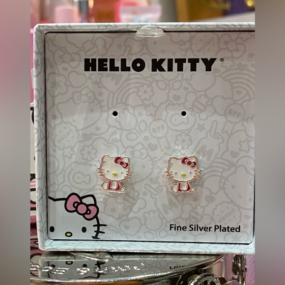 BNIB HELLO KITTY SILVER EARRINGS - Picture 4 of 6
